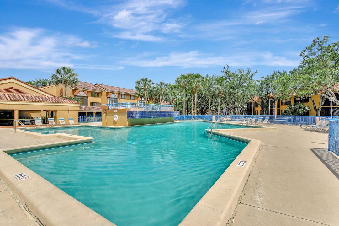 For Sale: $374,900 (3 beds, 2 baths, 1240 Square Feet)