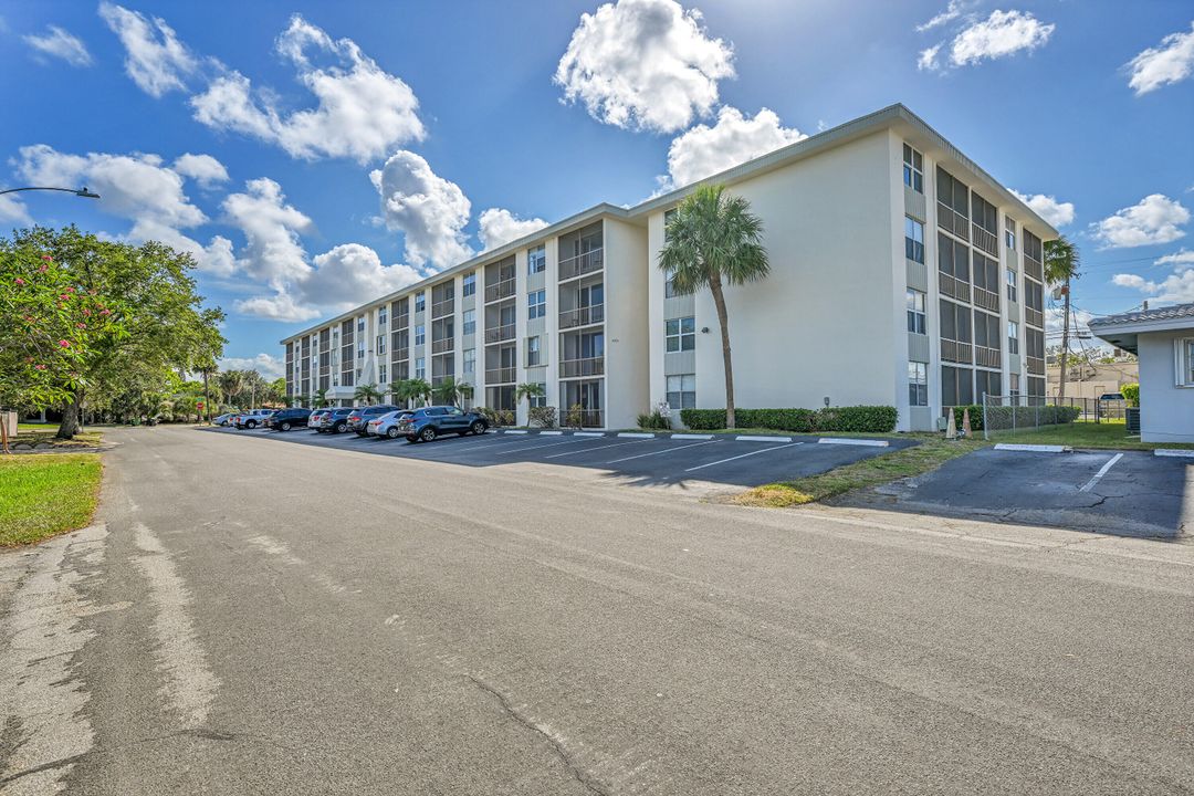 最近售出: $239,900 (2 贝兹, 2 浴室, 970 平方英尺)