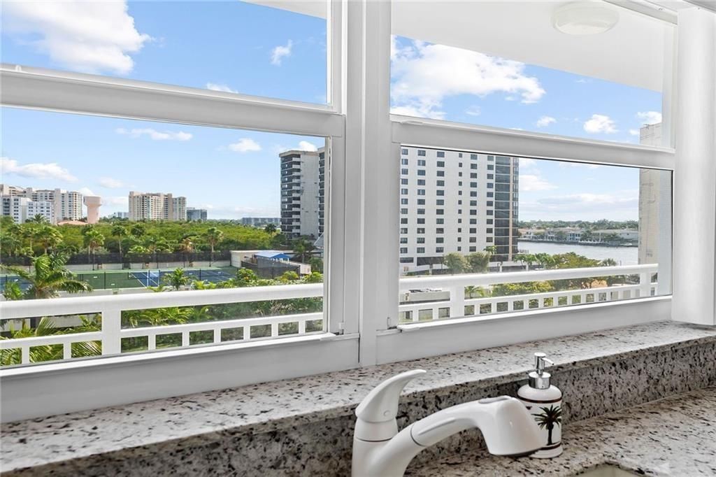 На продажу: $565,000 (2 спален, 2 ванн, 1201 Квадратных фут)