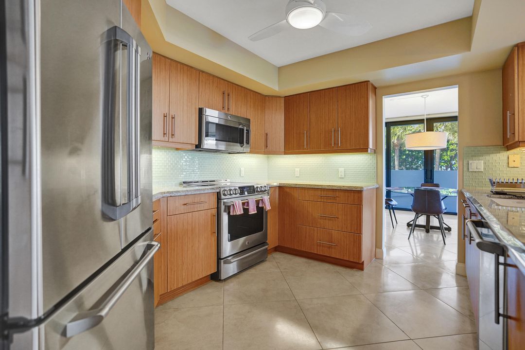 Под контрактом: $15,000 (2 спален, 2 ванн, 1886 Квадратных фут)