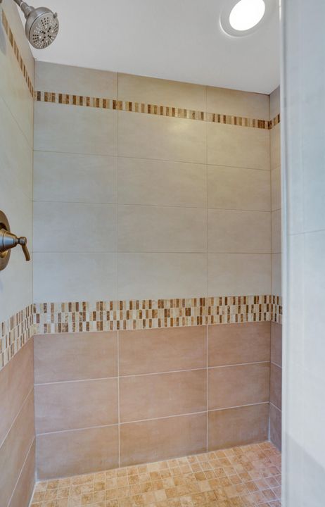 Под контрактом: $15,000 (2 спален, 2 ванн, 1886 Квадратных фут)