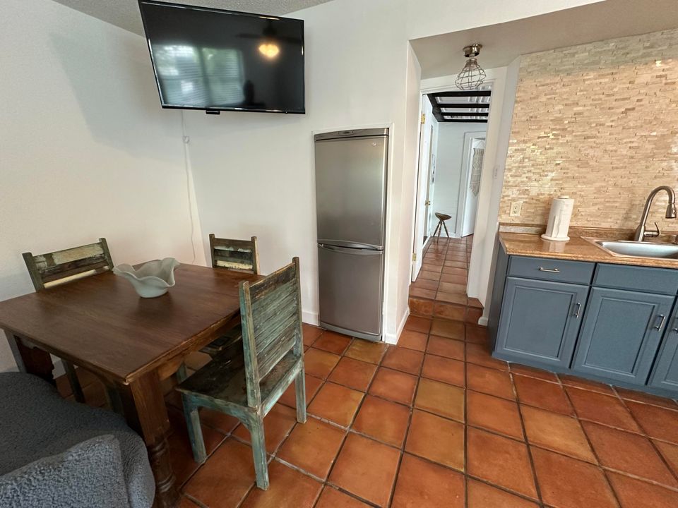 For Rent: $4,750 (3 beds, 2 baths, 2054 Square Feet)