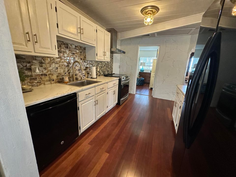 For Rent: $4,750 (3 beds, 2 baths, 2054 Square Feet)