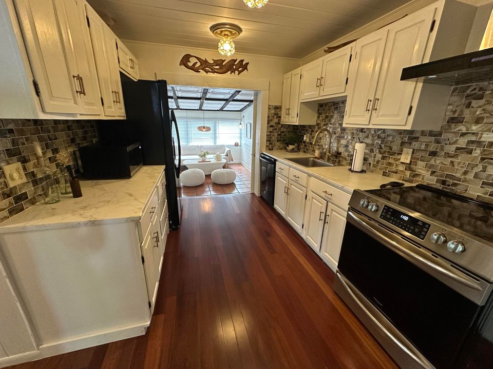 For Rent: $4,750 (3 beds, 2 baths, 2054 Square Feet)