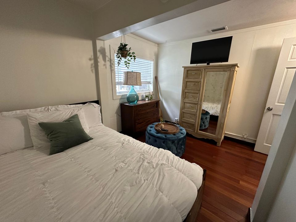 For Rent: $4,750 (3 beds, 2 baths, 2054 Square Feet)