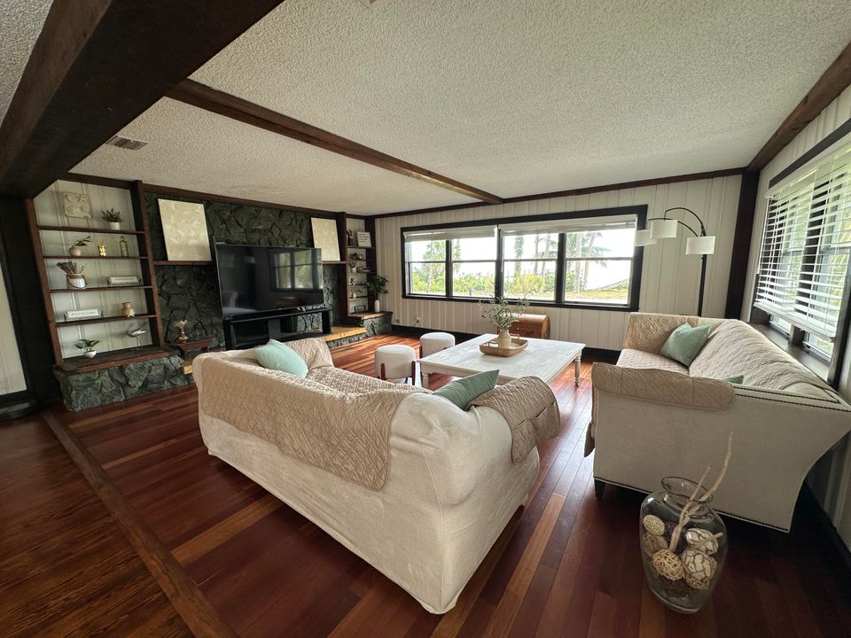 For Rent: $4,750 (3 beds, 2 baths, 2054 Square Feet)