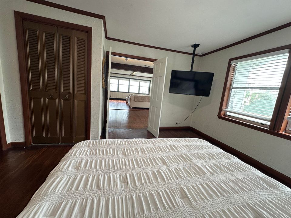 For Rent: $4,750 (3 beds, 2 baths, 2054 Square Feet)