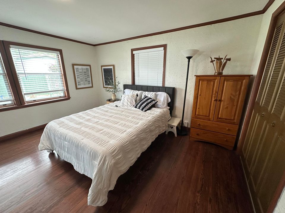 For Rent: $4,750 (3 beds, 2 baths, 2054 Square Feet)