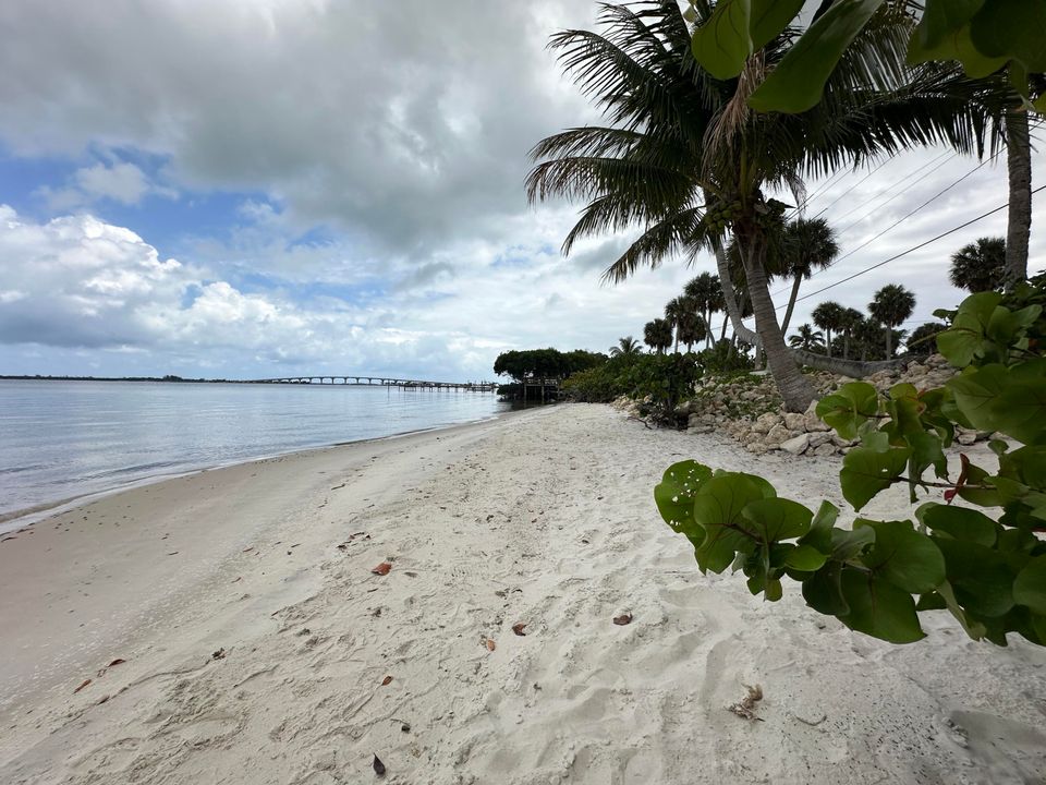 For Rent: $4,750 (3 beds, 2 baths, 2054 Square Feet)