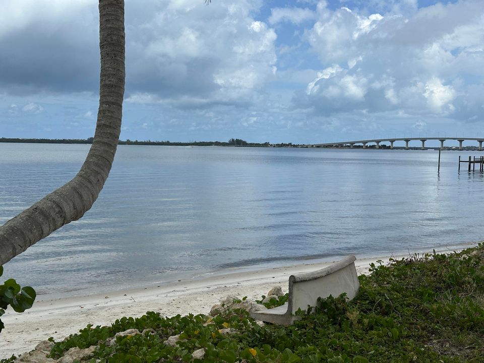 For Rent: $4,750 (3 beds, 2 baths, 2054 Square Feet)