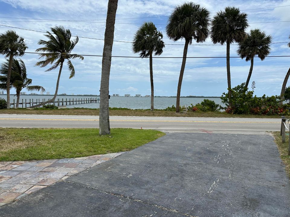 For Rent: $4,750 (3 beds, 2 baths, 2054 Square Feet)