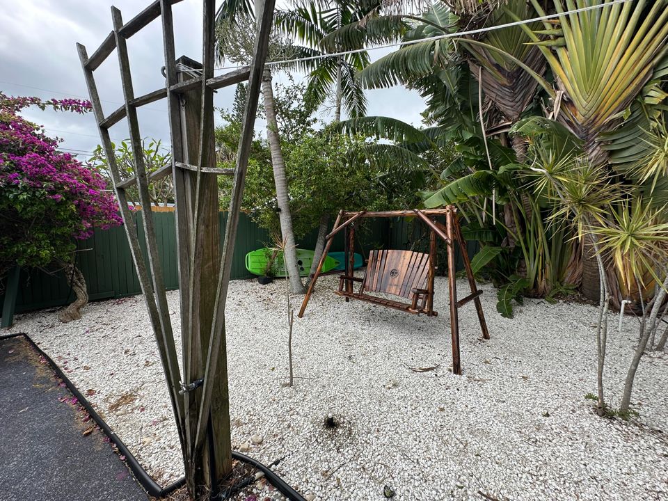 For Rent: $4,750 (3 beds, 2 baths, 2054 Square Feet)