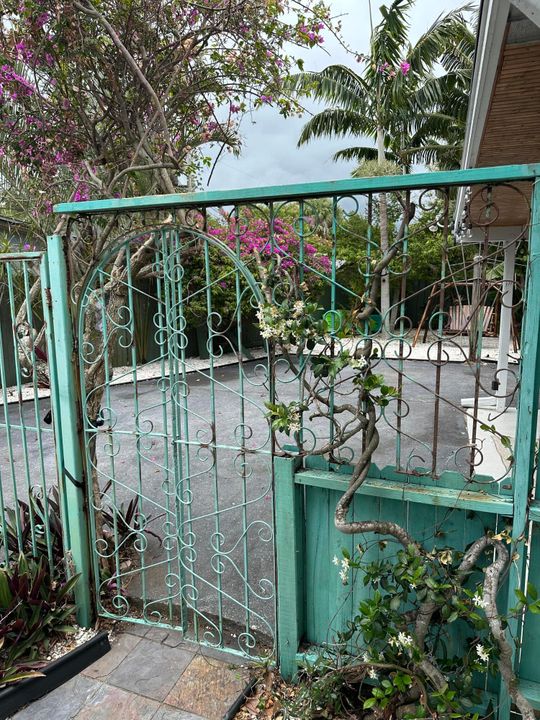 For Rent: $4,750 (3 beds, 2 baths, 2054 Square Feet)