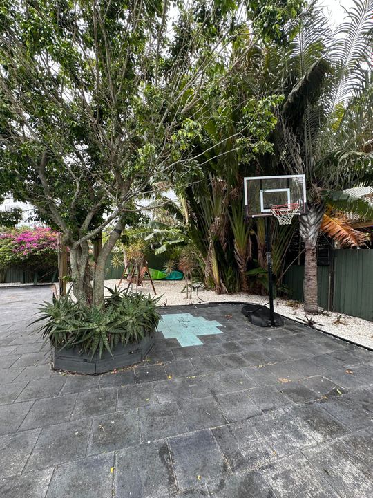 For Rent: $4,750 (3 beds, 2 baths, 2054 Square Feet)