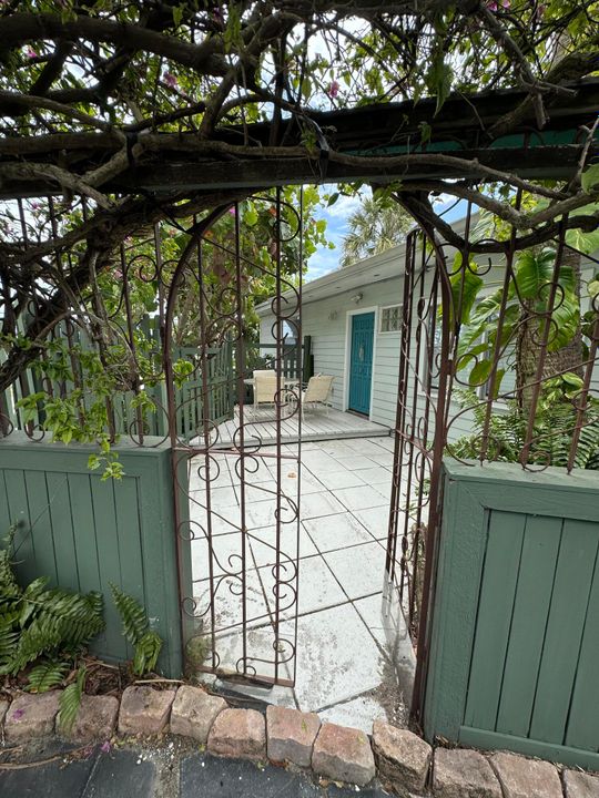 For Rent: $4,750 (3 beds, 2 baths, 2054 Square Feet)