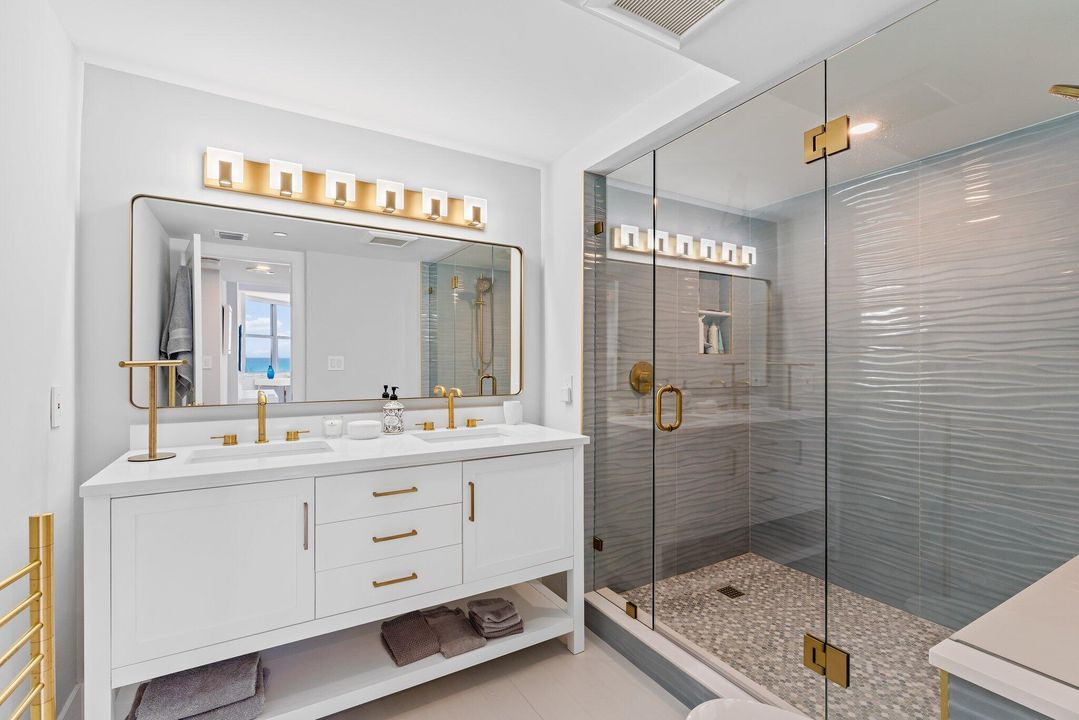 合同活跃: $13,000 (2 贝兹, 2 浴室, 1642 平方英尺)