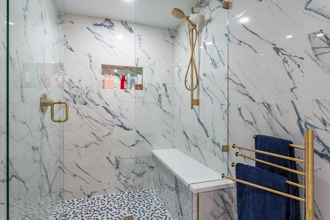 合同活跃: $13,000 (2 贝兹, 2 浴室, 1642 平方英尺)