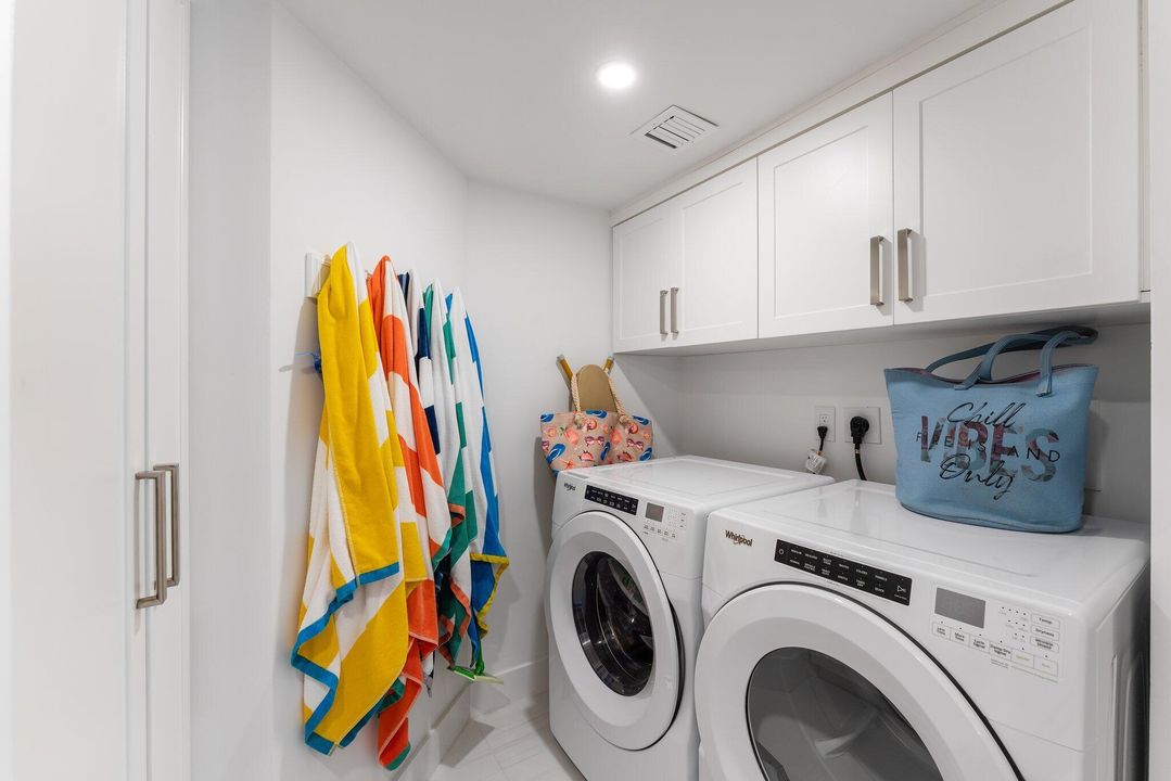 合同活跃: $13,000 (2 贝兹, 2 浴室, 1642 平方英尺)