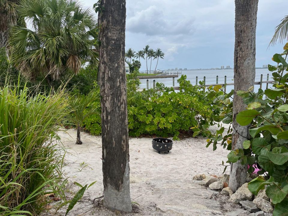 For Rent: $4,750 (3 beds, 2 baths, 2054 Square Feet)