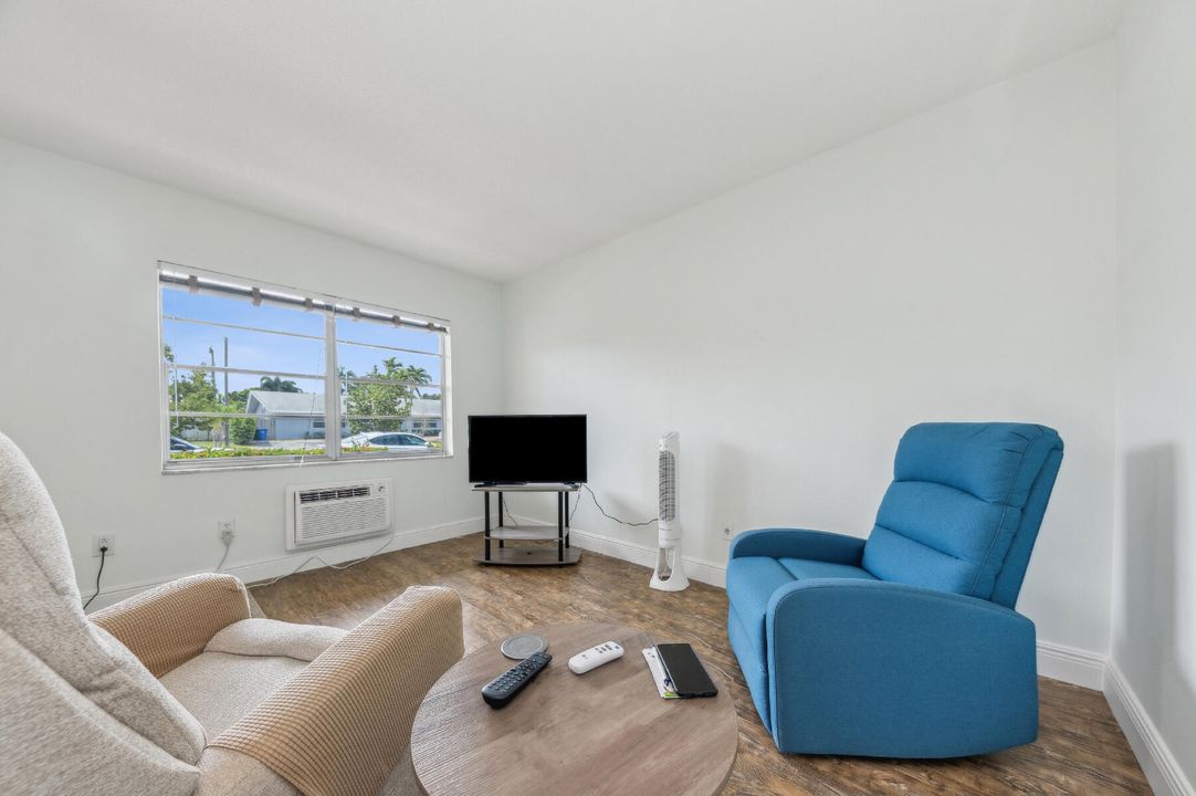 最近售出: $144,000 (1 贝兹, 1 浴室, 600 平方英尺)