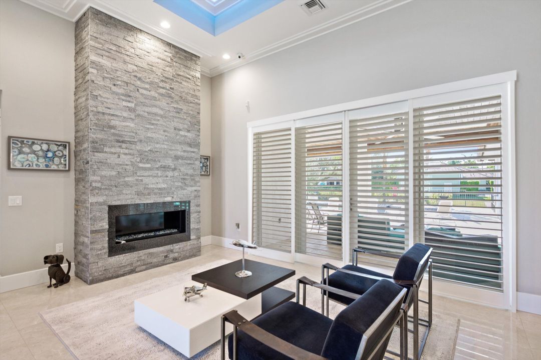 出租: $25,000 (5 贝兹, 4 浴室, 5981 平方英尺)