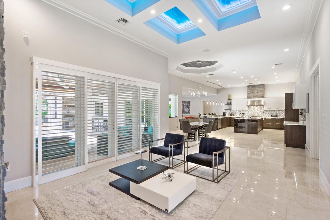 出租: $25,000 (5 贝兹, 4 浴室, 5981 平方英尺)