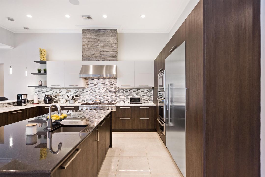 出租: $25,000 (5 贝兹, 4 浴室, 5981 平方英尺)