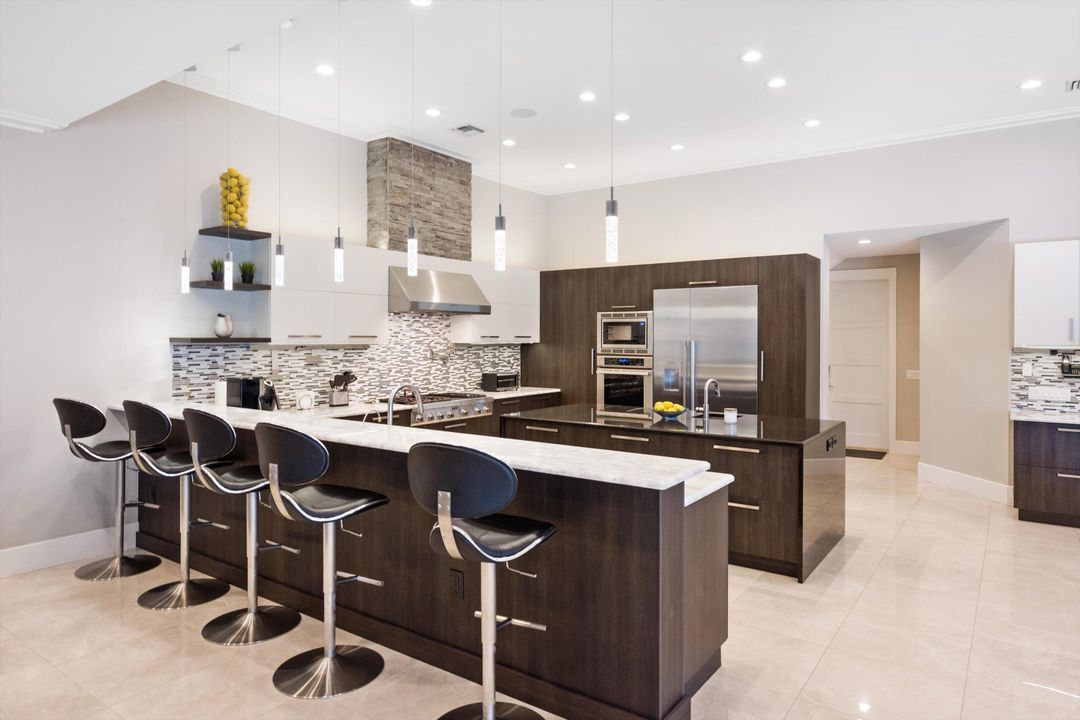 出租: $25,000 (5 贝兹, 4 浴室, 5981 平方英尺)