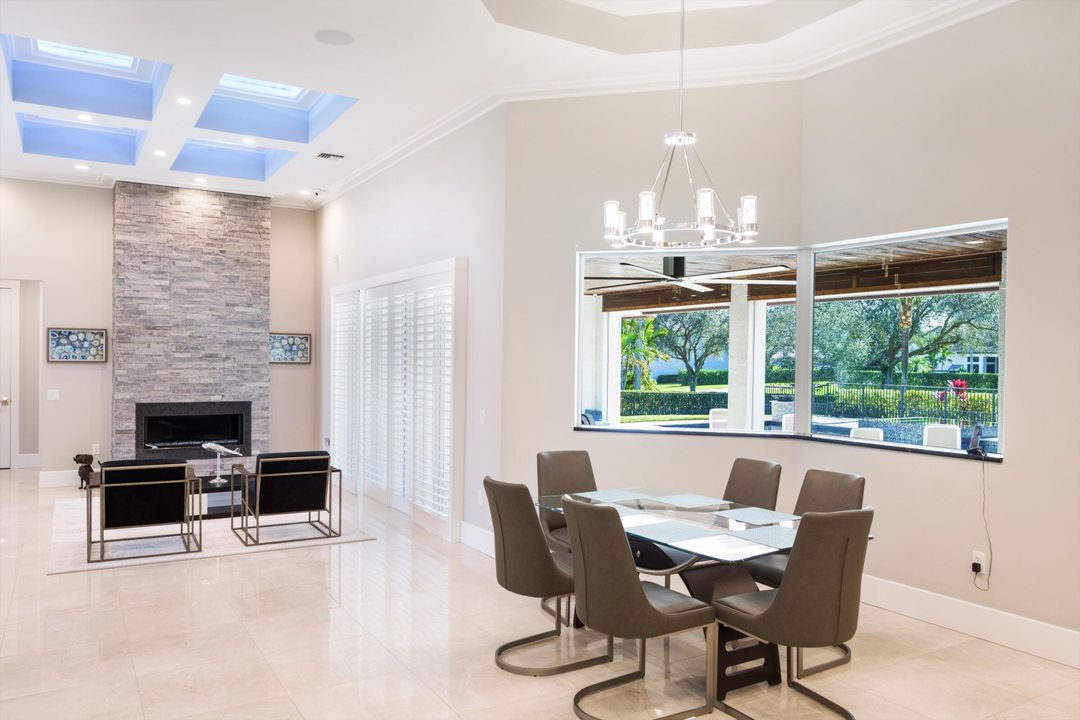 出租: $25,000 (5 贝兹, 4 浴室, 5981 平方英尺)