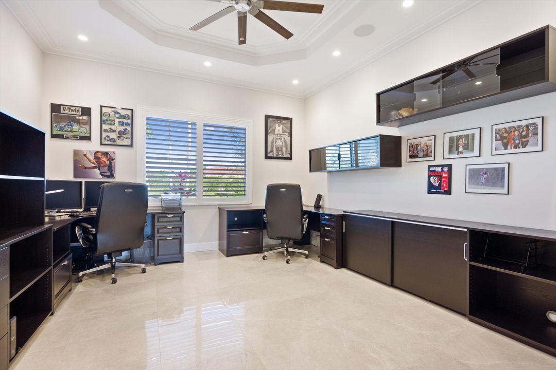 出租: $25,000 (5 贝兹, 4 浴室, 5981 平方英尺)