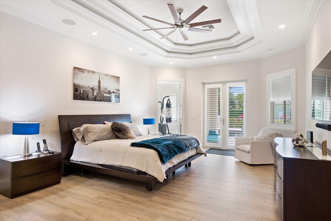 出租: $25,000 (5 贝兹, 4 浴室, 5981 平方英尺)