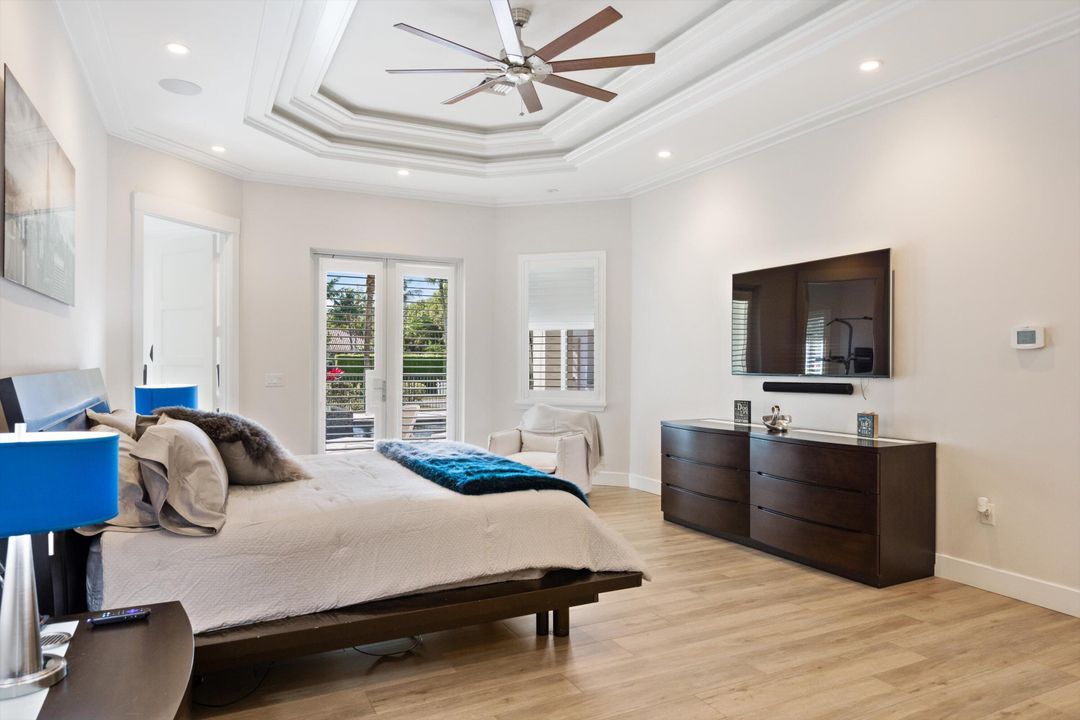 出租: $25,000 (5 贝兹, 4 浴室, 5981 平方英尺)