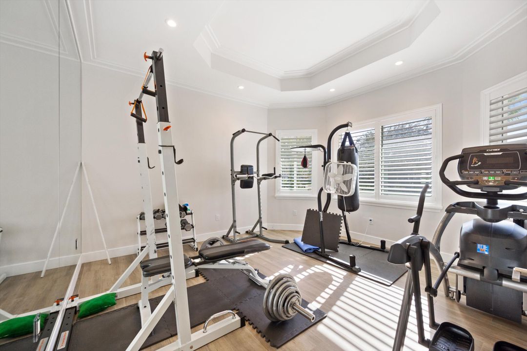 出租: $25,000 (5 贝兹, 4 浴室, 5981 平方英尺)