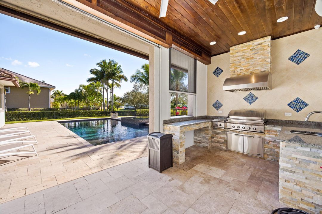 出租: $25,000 (5 贝兹, 4 浴室, 5981 平方英尺)