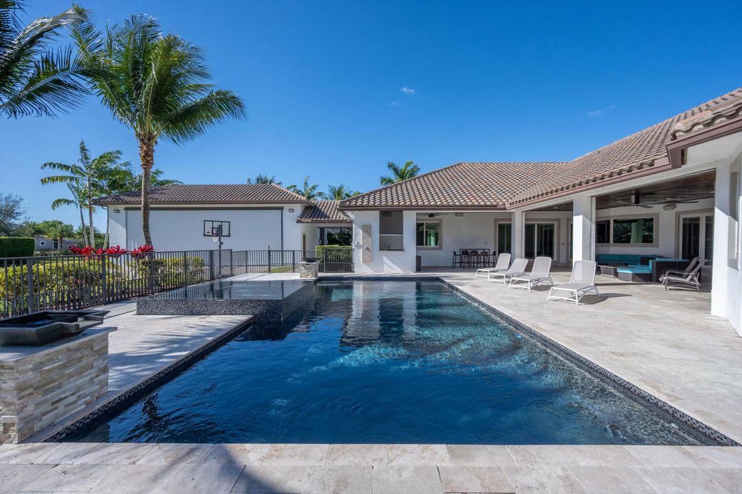 出租: $25,000 (5 贝兹, 4 浴室, 5981 平方英尺)