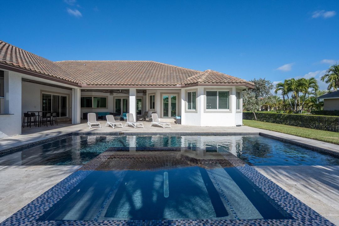 出租: $25,000 (5 贝兹, 4 浴室, 5981 平方英尺)