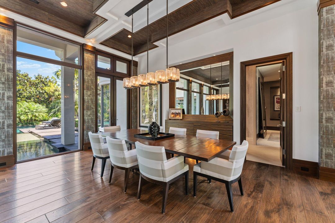 На продажу: $24,500,000 (5 спален, 6 ванн, 8676 Квадратных фут)