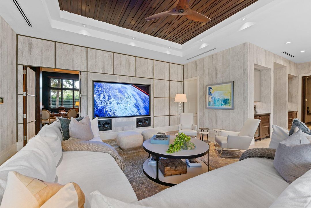 На продажу: $24,500,000 (5 спален, 6 ванн, 8676 Квадратных фут)