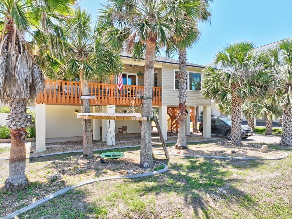 Active With Contract: $899,900 (4 beds, 4 baths, 2536 Square Feet)