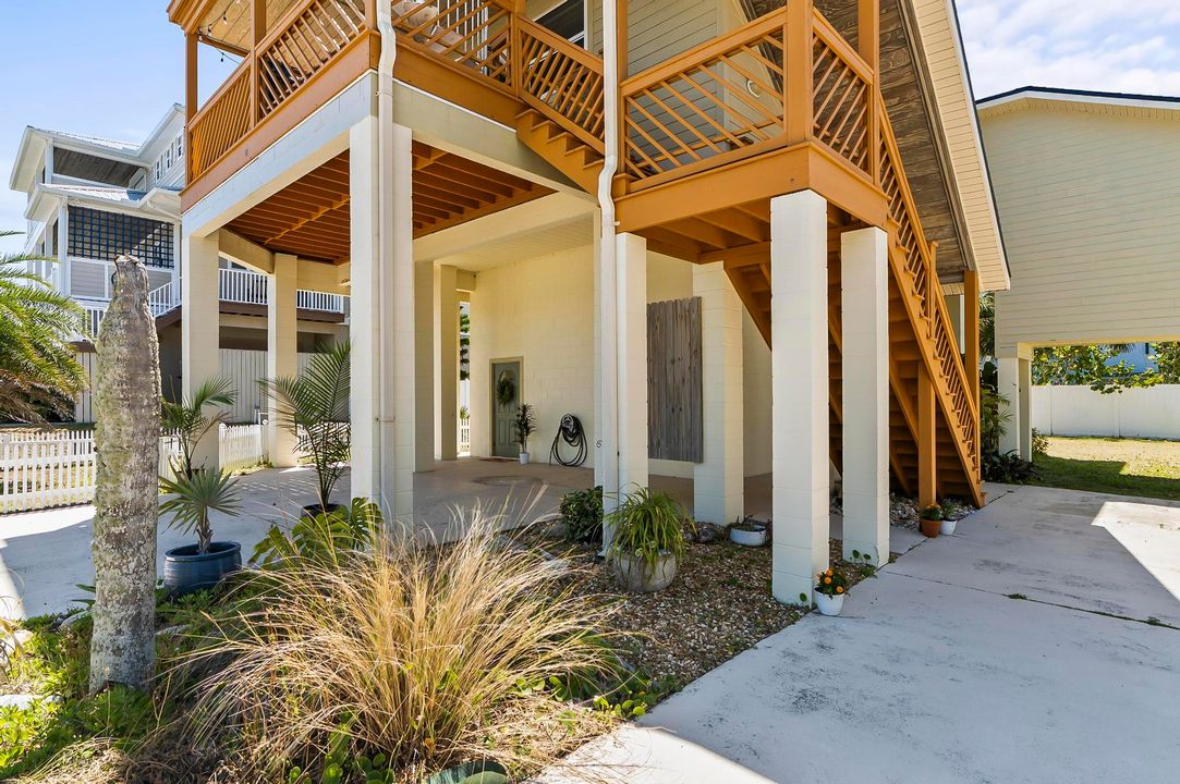 Active With Contract: $899,900 (4 beds, 4 baths, 2536 Square Feet)