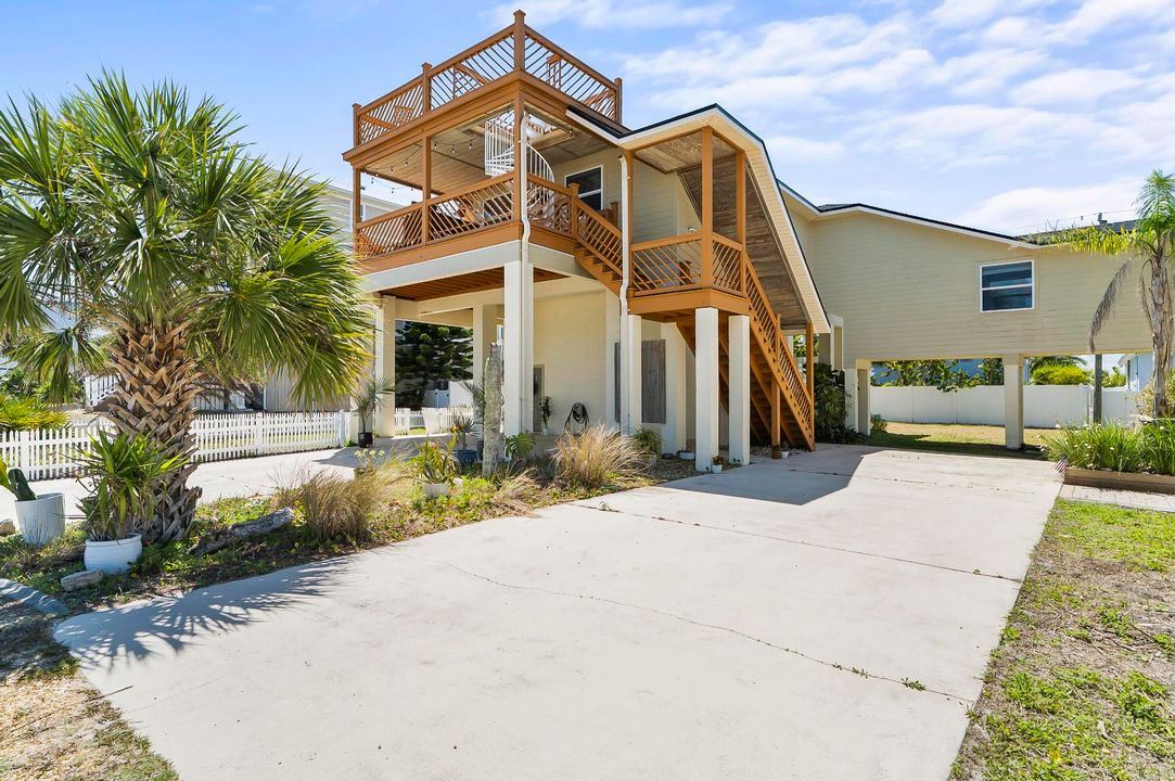 Active With Contract: $899,900 (4 beds, 4 baths, 2536 Square Feet)