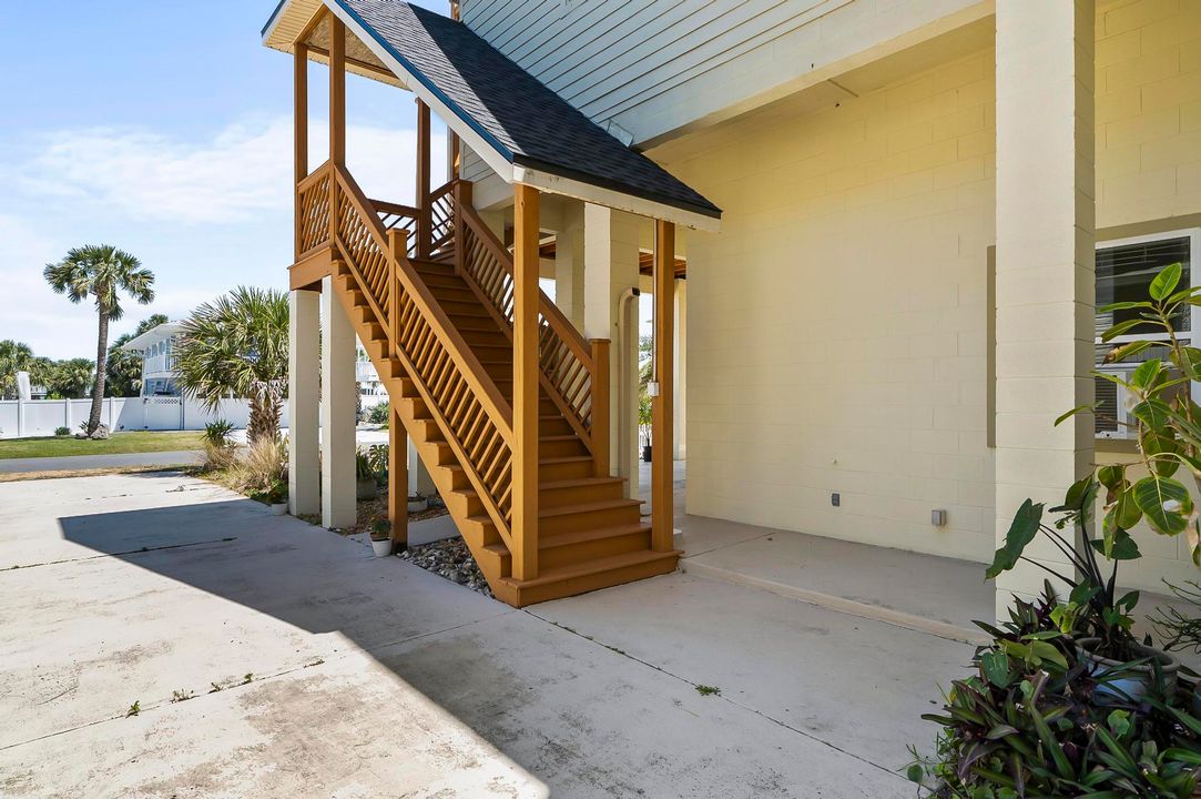 Active With Contract: $899,900 (4 beds, 4 baths, 2536 Square Feet)