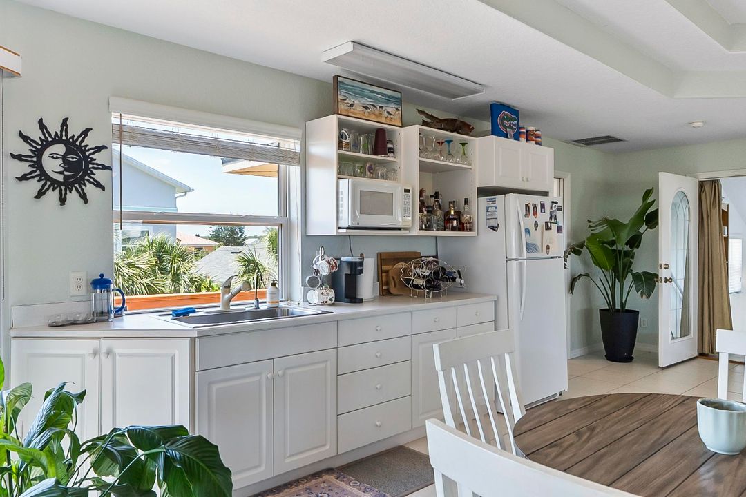 Active With Contract: $899,900 (4 beds, 4 baths, 2536 Square Feet)