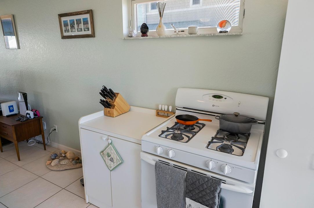 Active With Contract: $899,900 (4 beds, 4 baths, 2536 Square Feet)