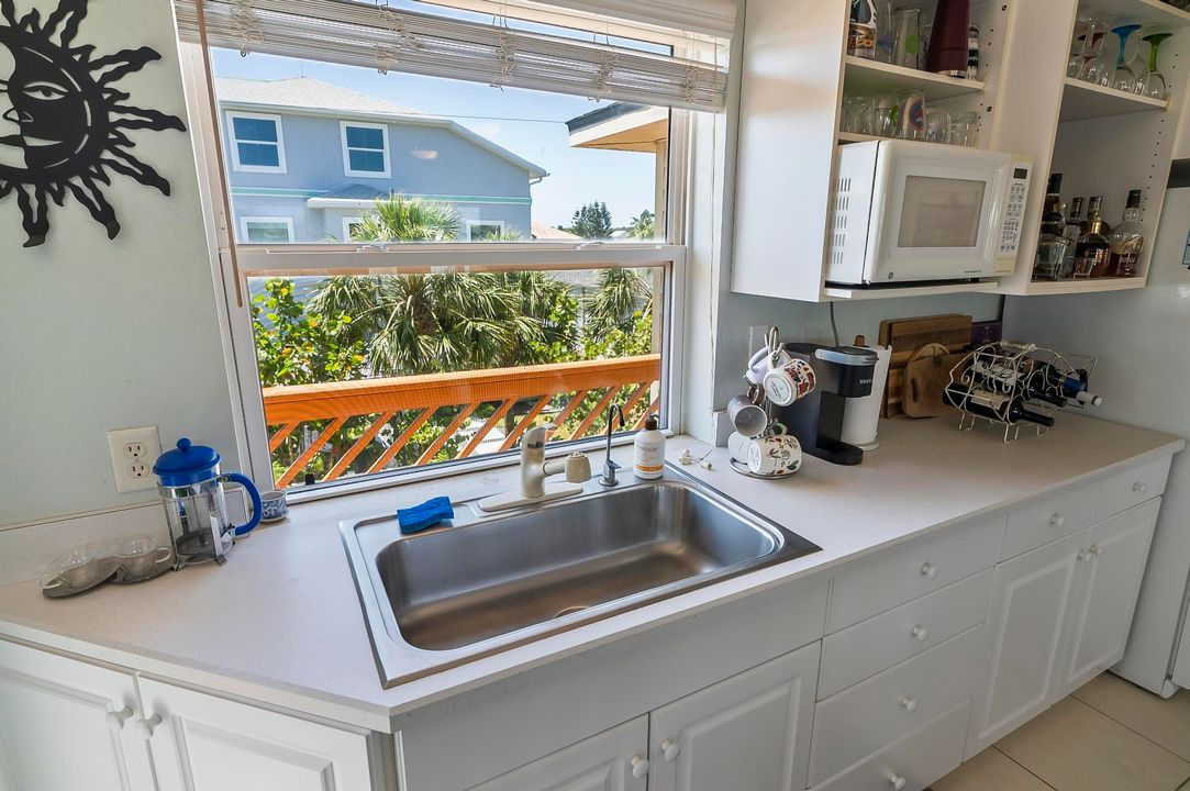 Active With Contract: $899,900 (4 beds, 4 baths, 2536 Square Feet)