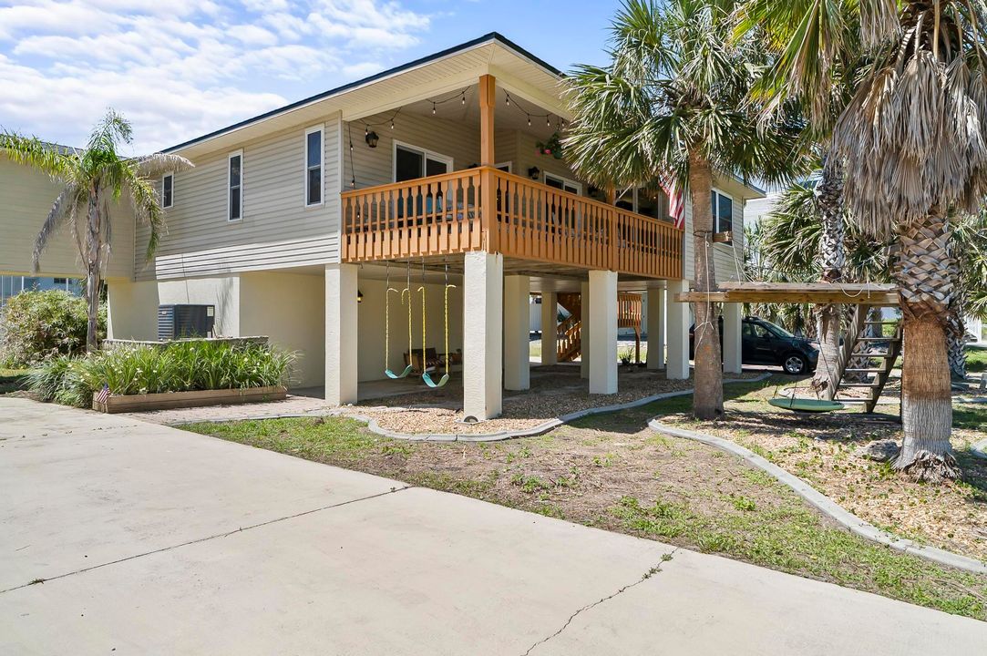 Active With Contract: $899,900 (4 beds, 4 baths, 2536 Square Feet)