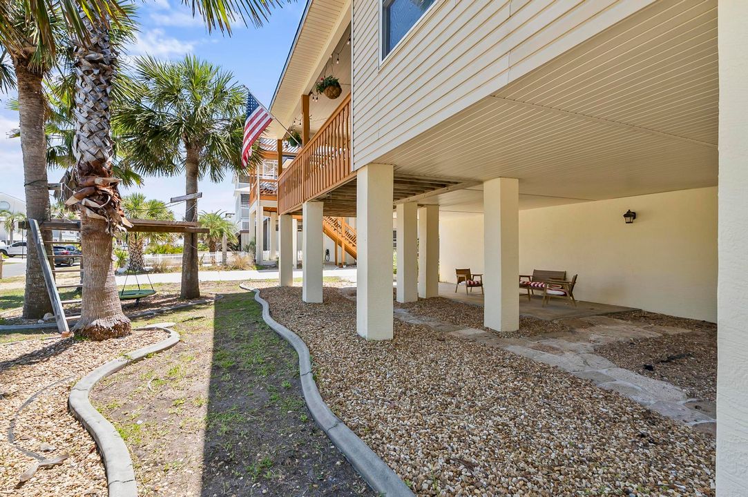 Active With Contract: $899,900 (4 beds, 4 baths, 2536 Square Feet)