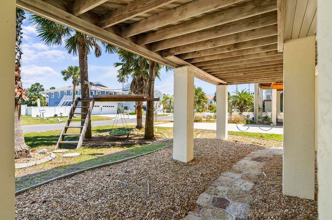 Active With Contract: $899,900 (4 beds, 4 baths, 2536 Square Feet)