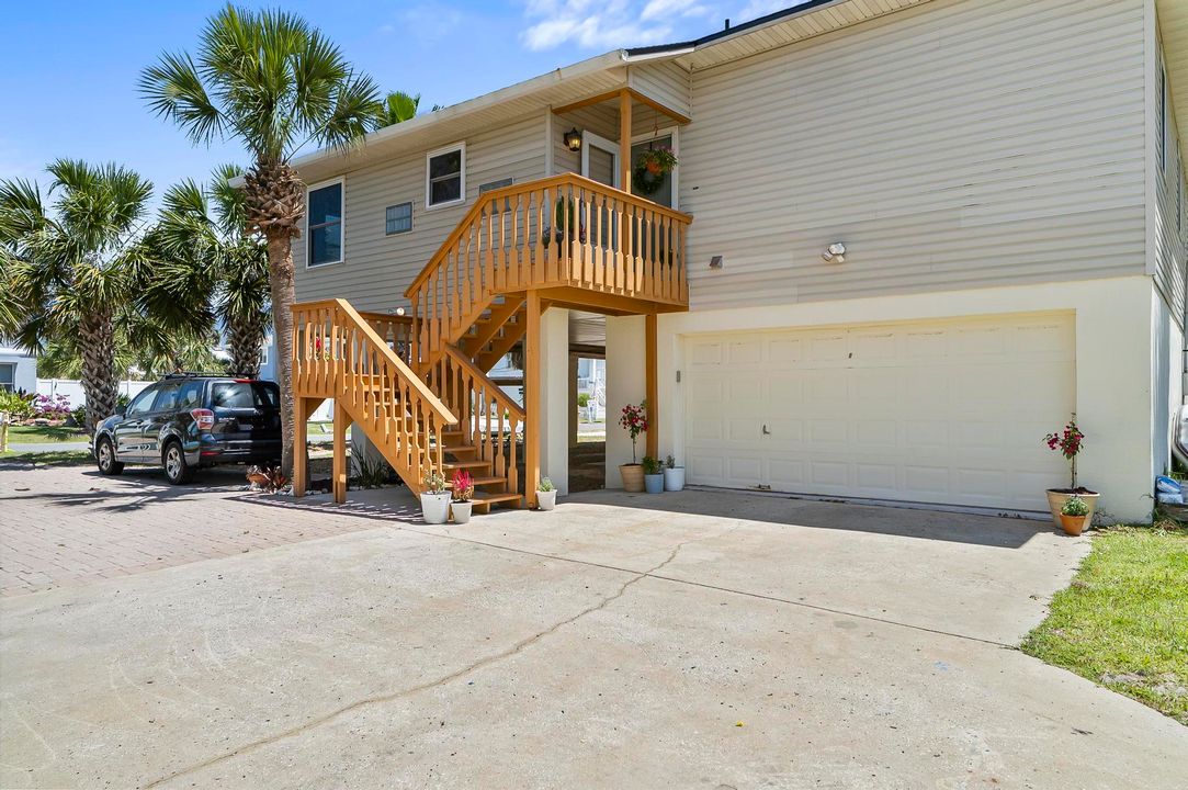 Active With Contract: $899,900 (4 beds, 4 baths, 2536 Square Feet)