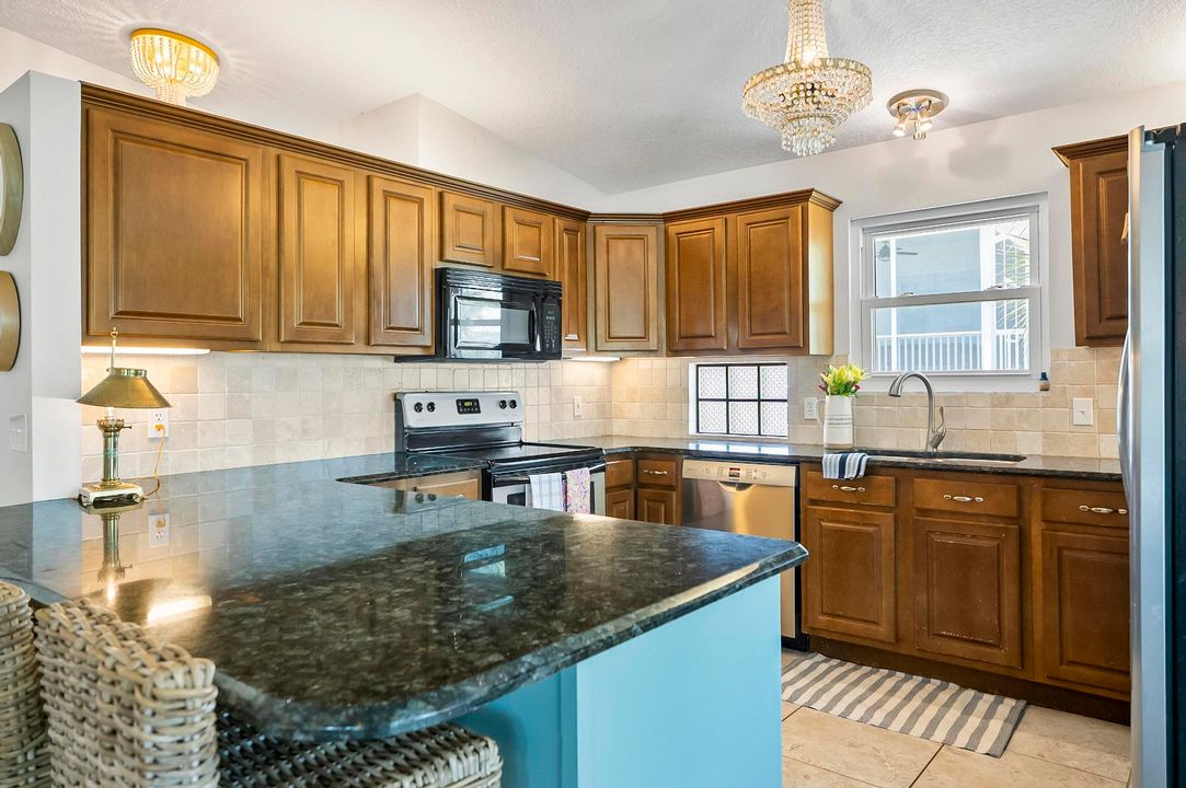 Active With Contract: $899,900 (4 beds, 4 baths, 2536 Square Feet)